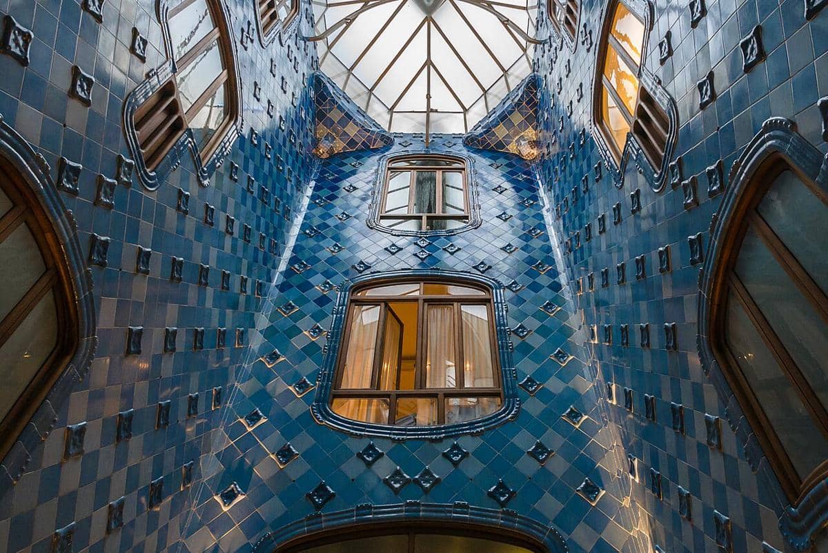 Sumur cahaya pusat yang menakjubkan dari Casa Batlló.