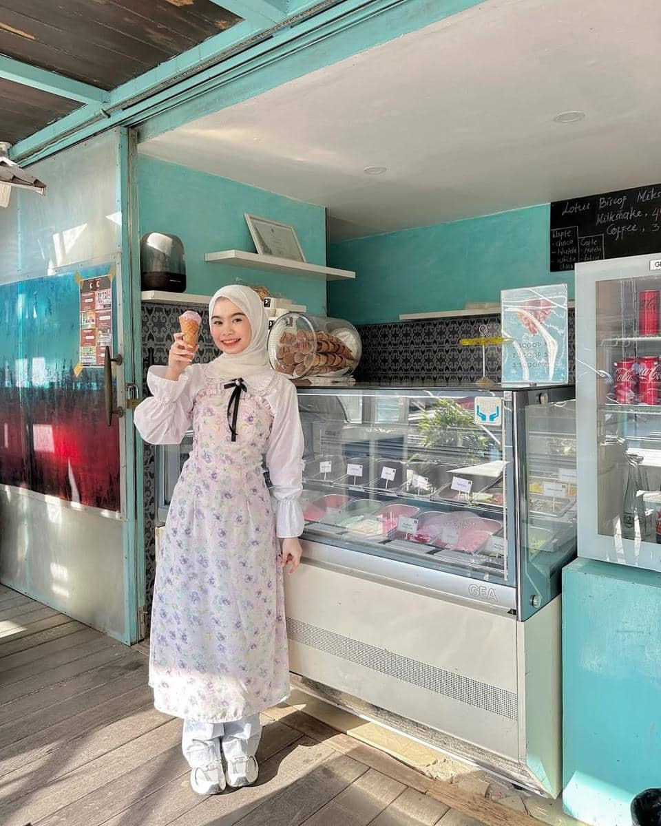OOTD Pakai Sneakers ala Nola Clara