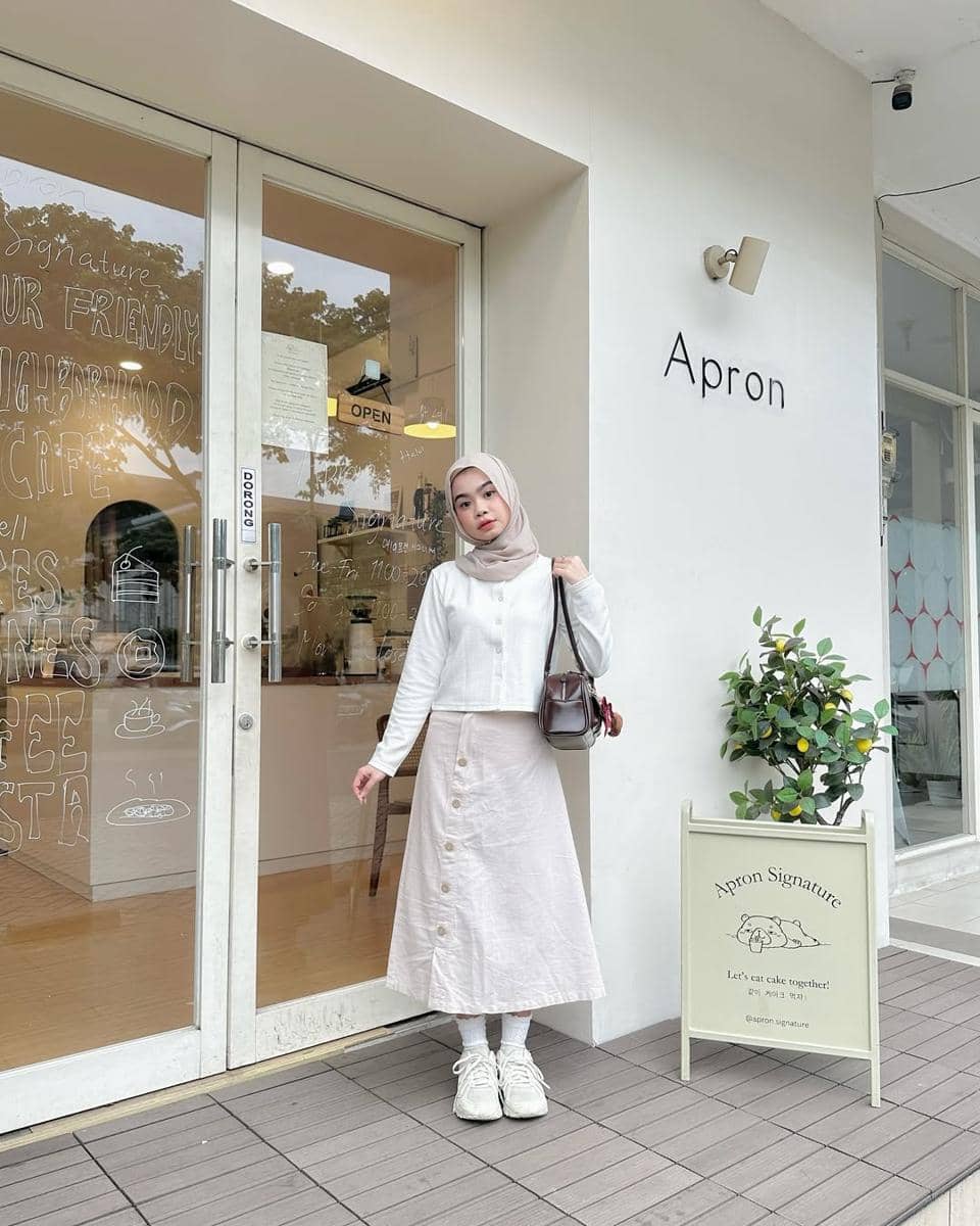 OOTD Pakai Sneakers ala Nola Clara