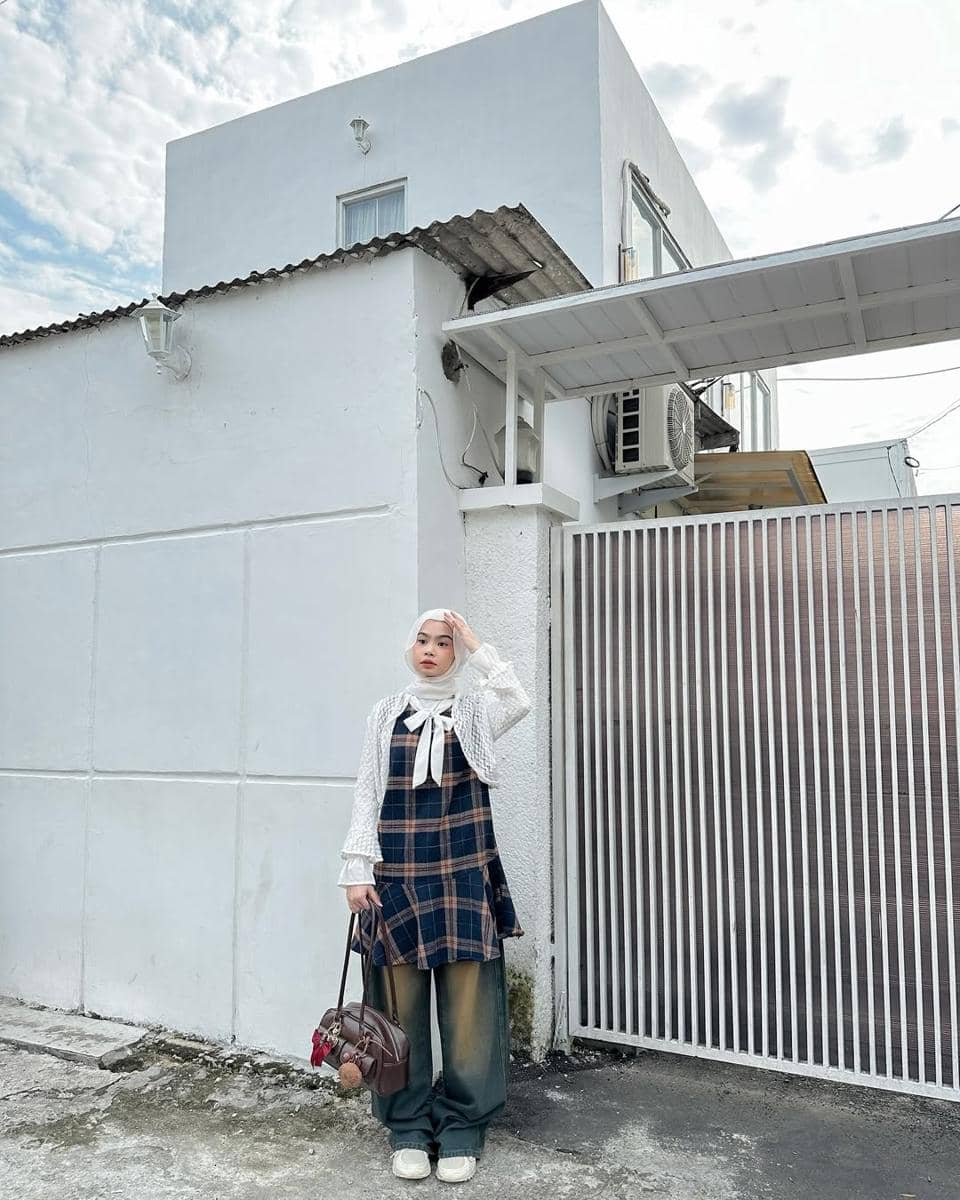 OOTD Pakai Sneakers ala Nola Clara