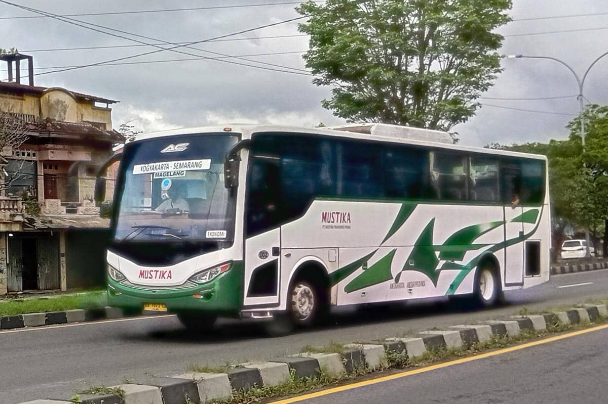 ilustrasi bus rute Yogyakarta-Semarang via Magelang