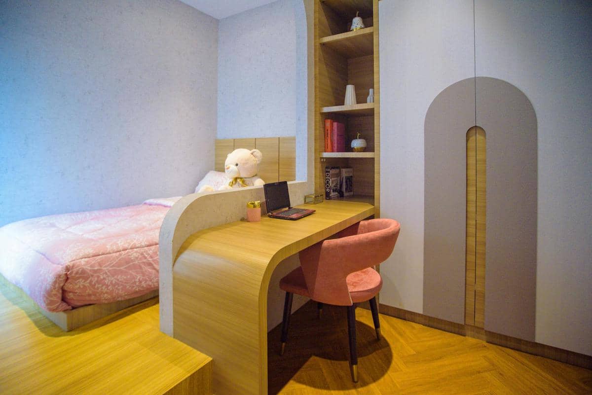 meja belajar di kamar anak