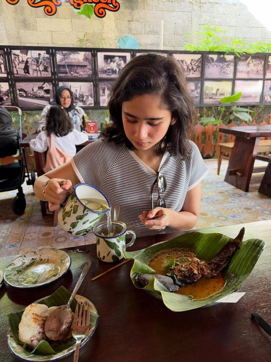 Tissa Biani jalan-jalan di Kota Solo