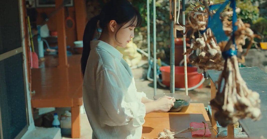 Yeri sebagai Seo Anna di Azure Spring.