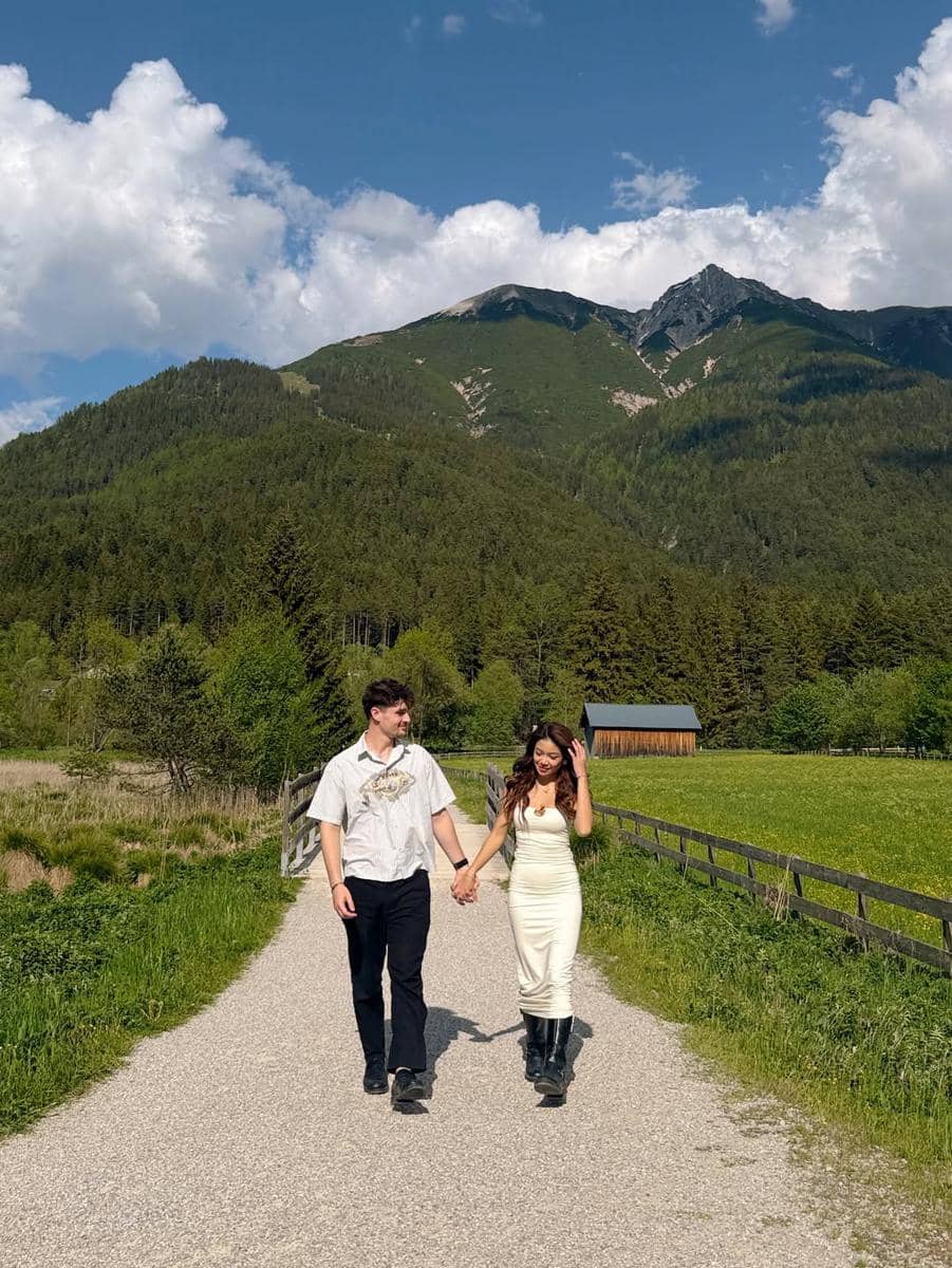 Regina Phoenix dan kekasih liburan di Desa Seefeld