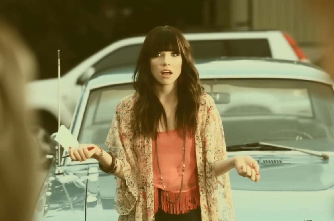 Carly Rae Jepsen dalam musik video "Call Me Maybe"