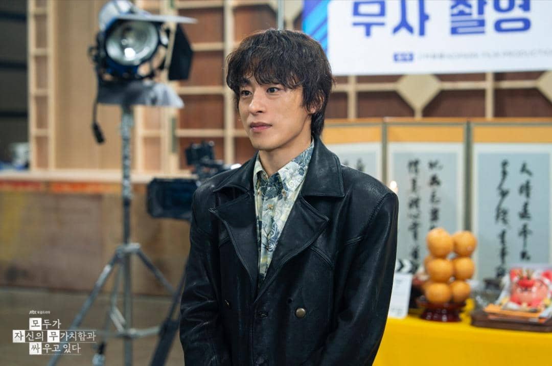 5 Keputusan Realistis Hwang Dong Man di We Are All Trying Here