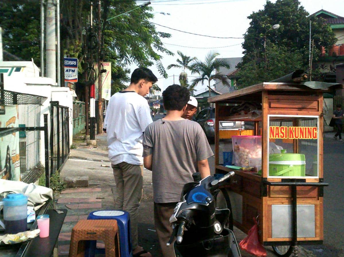 ilustrasi penjual nasi kuning