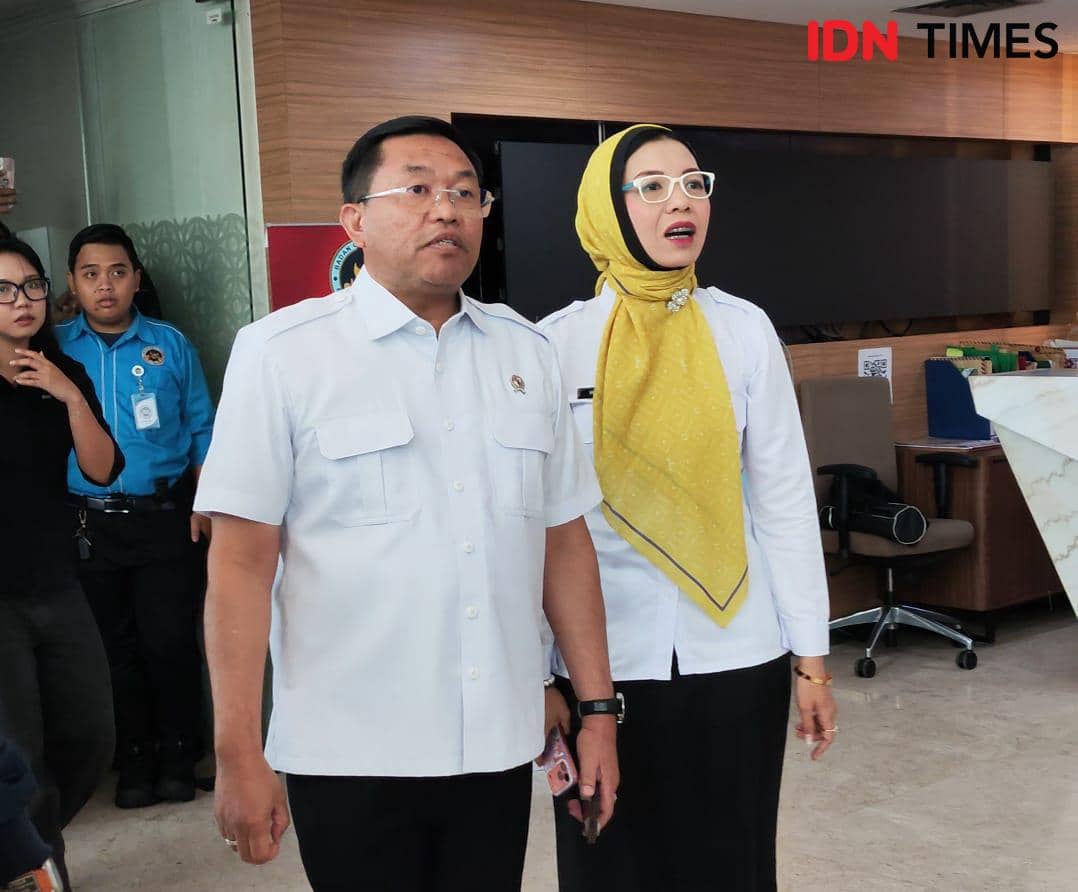 Wakil Kepala BGN Bidang Operasional Pemenuhan Gizi, Irjen Purn Pol Sony Sonjaya temui demonstran di Kantor BGN, Jakarta Pusat.