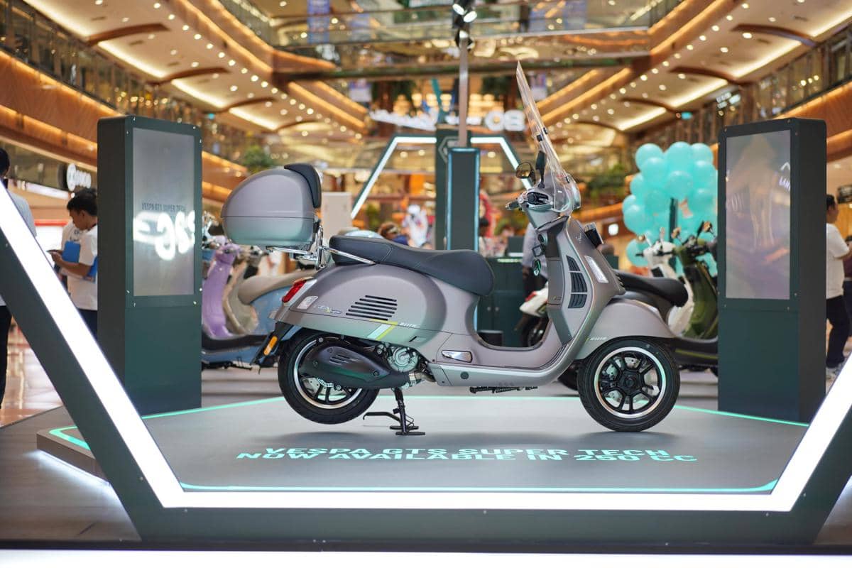 Vespa GTS Super Tech 250 Andalkan Mesin Performa Tinggi