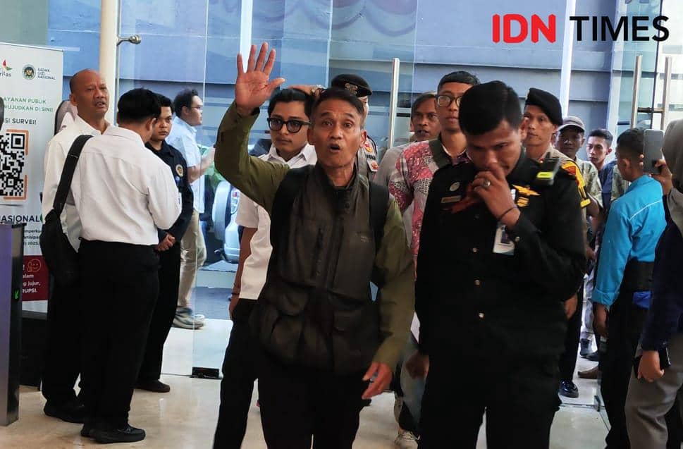 Wakil Kepala BGN Temui Demonstran Korban Penipuan Yayasan Bangun SPPG