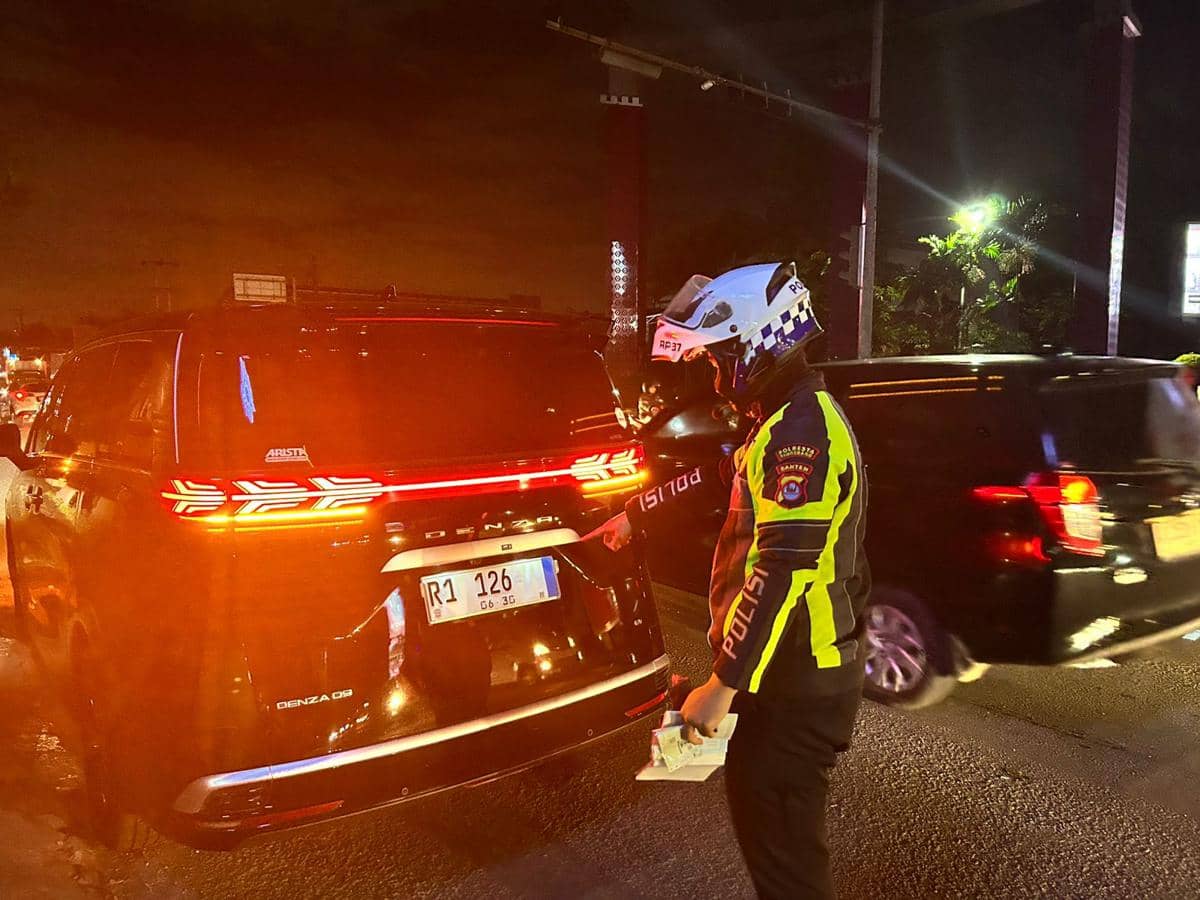 Mobil Mewah Berpelat R1 126 Ditilang Polisi di Cikupa