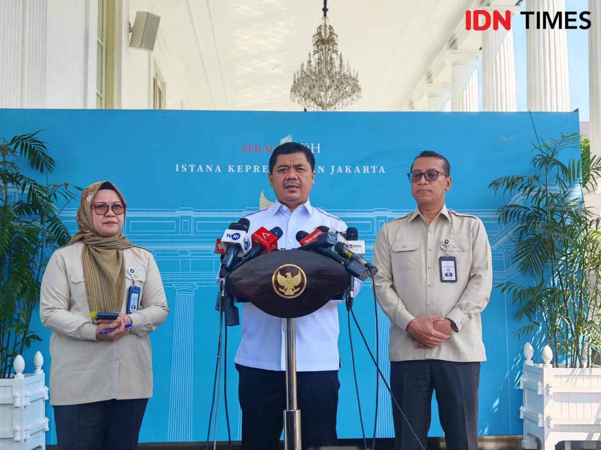 Wakil Menteri Sekretaris Negara (Mensesneg), Juri Ardiyanto (tengah).