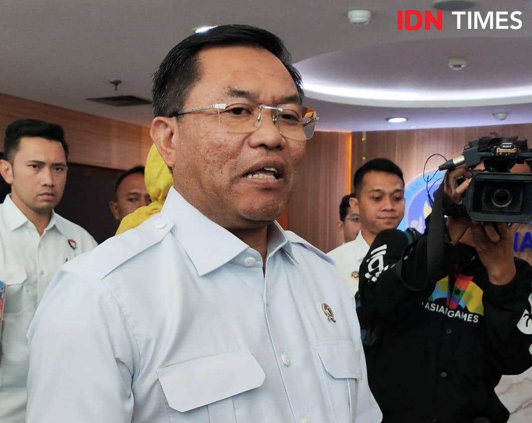 Wakil Kepala BGN Bidang Operasional Pemenuhan Gizi Irjen Purn Pol, Sony Sonjaya temui demonstran di Kantor BGN, Jakarta Pusat.