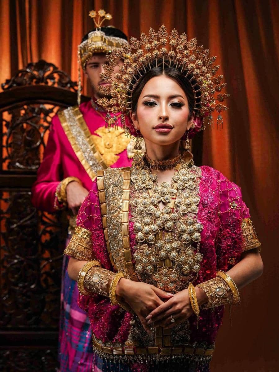 Gaya Prewedding Jennifer Coppen dengan Adat Makassar (instagram.com/jennifercoppenreal20)