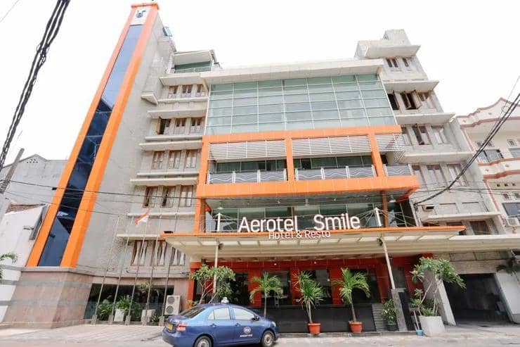 Aerotel Smile, salah satu hotel yang berada di wilayah sekitar pantai Makassar.