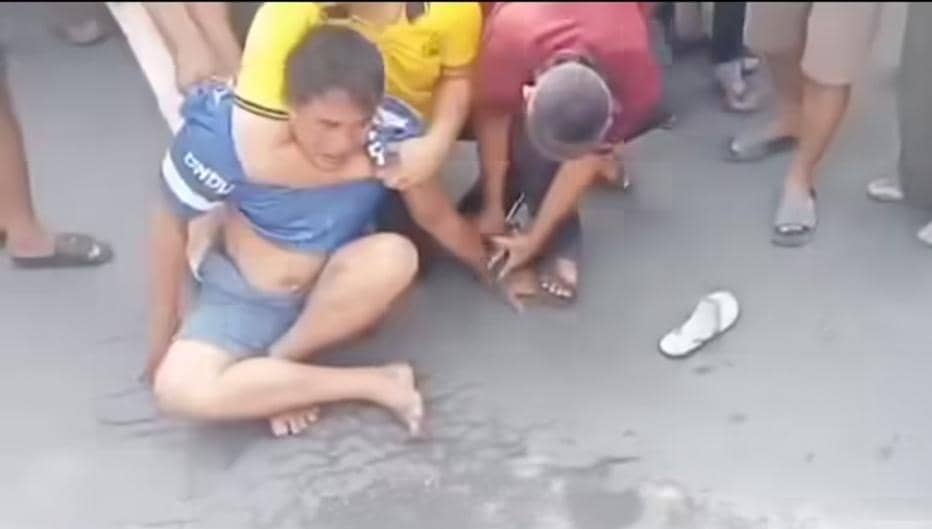 Situasi penangkapan bandar narkoba usai menikam polisi di OKU.