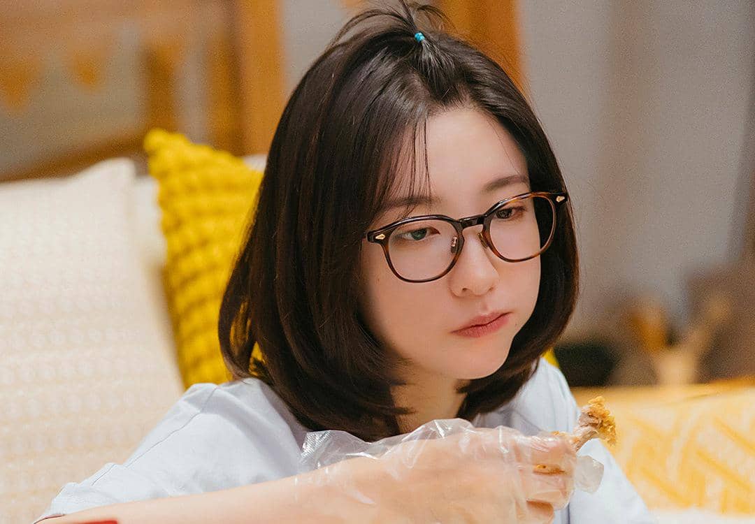 5 Cara Ji Yoon Menghadapi Tekanan Kerja di See You at Work Tomorrow