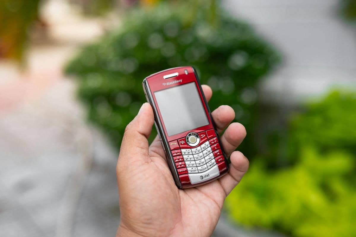 ilustrasi feature phone