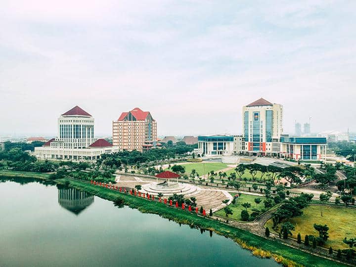 Universitas Negeri Surabaya di Jl. Lidah Wtan, Surabaya.
