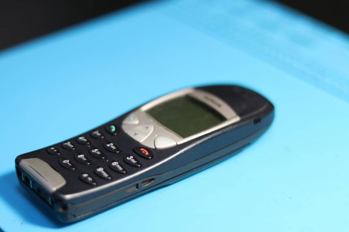 ilustrasi feature phone