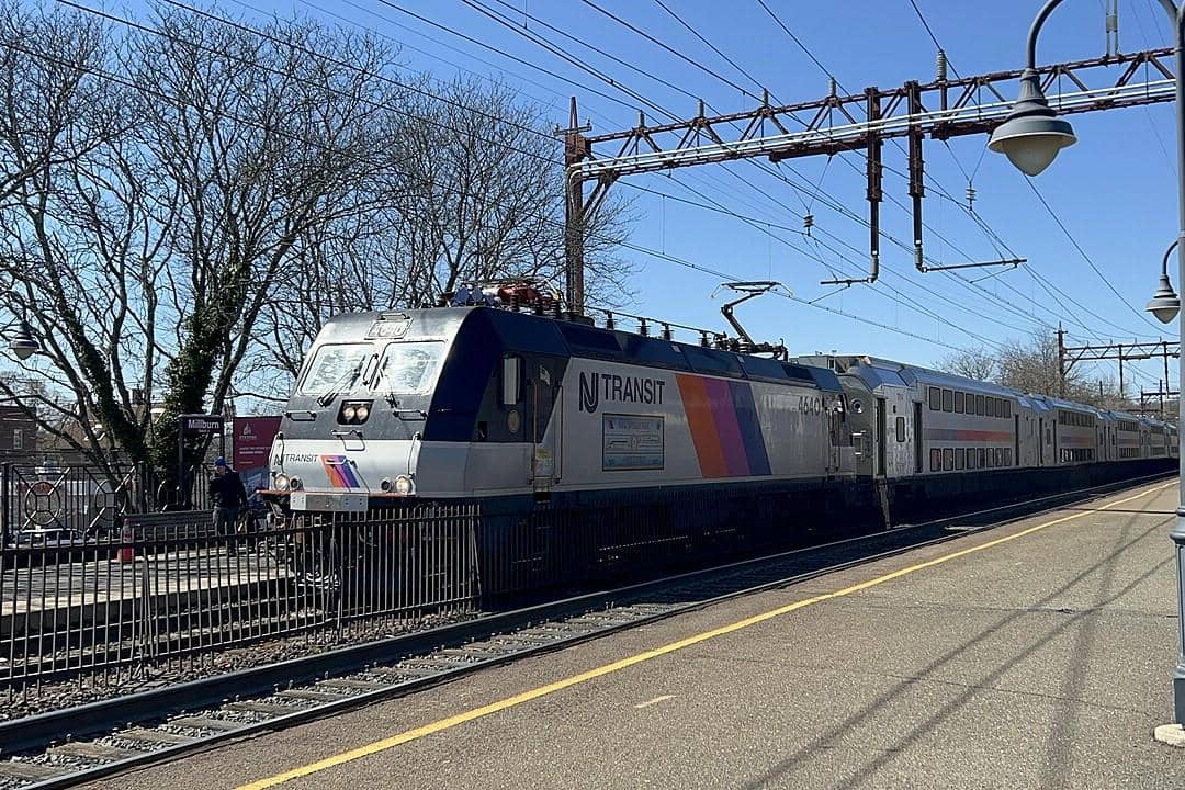 Kereta NJ Transit