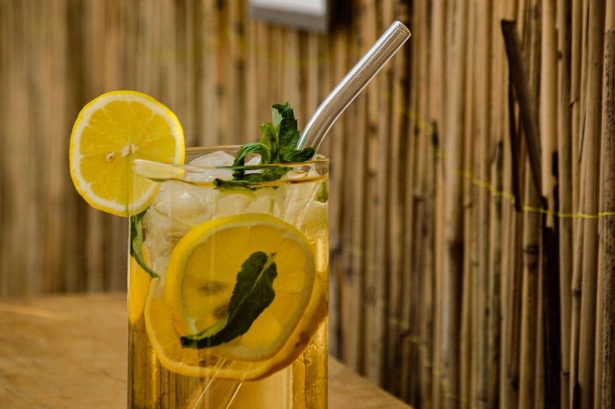 ilustrasi es teh hijau lemon mint