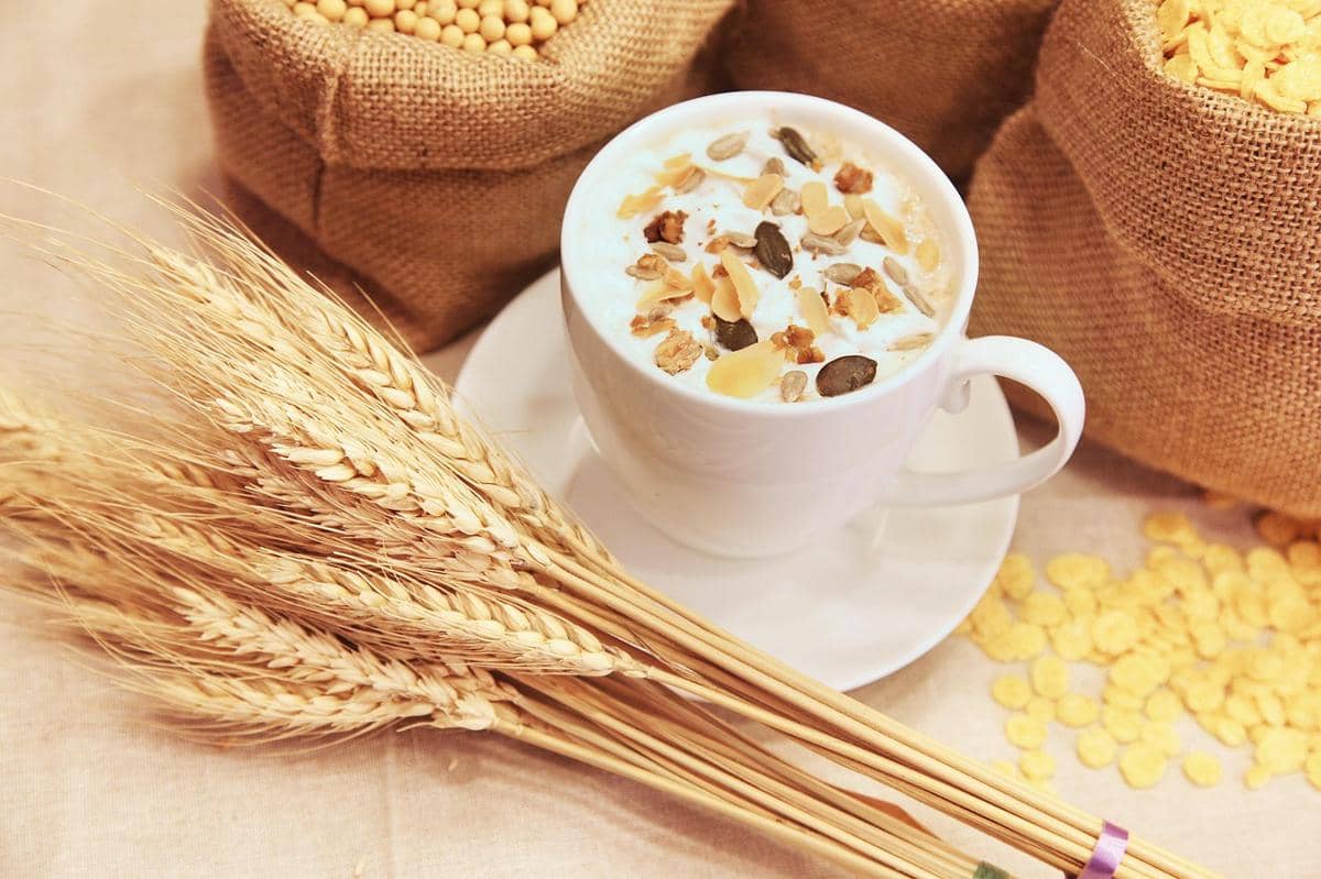 ilustrasi smoothie oatmeal kurma
