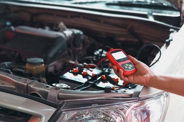 5 Penyebab Aki Mobil Cepat Soak Saat Jarang Dipakai dan Solusinya