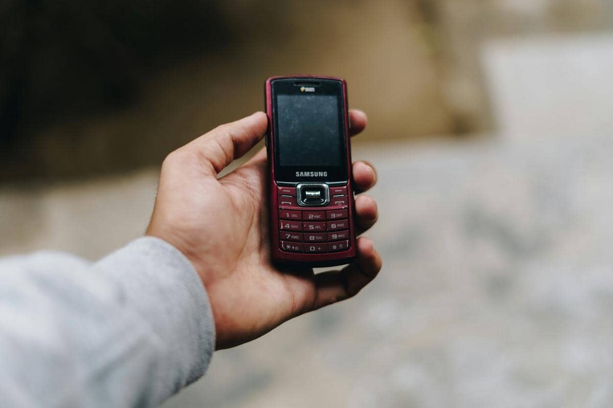 ilustrasi feature phone