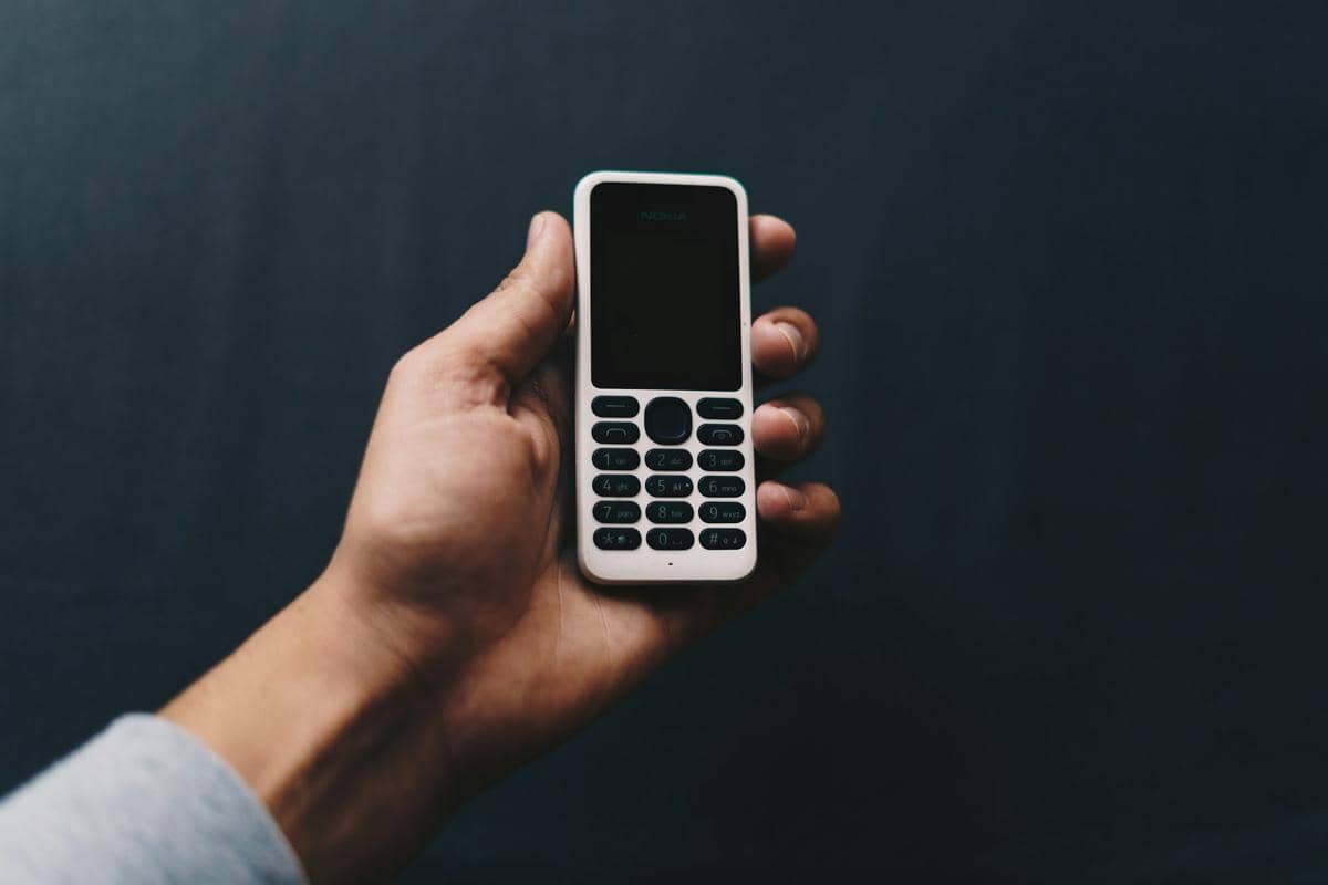 ilustrasi feature phone