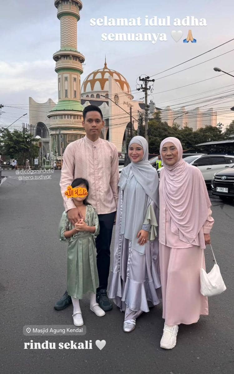 gaya keluarga seleb saat Idul Adha