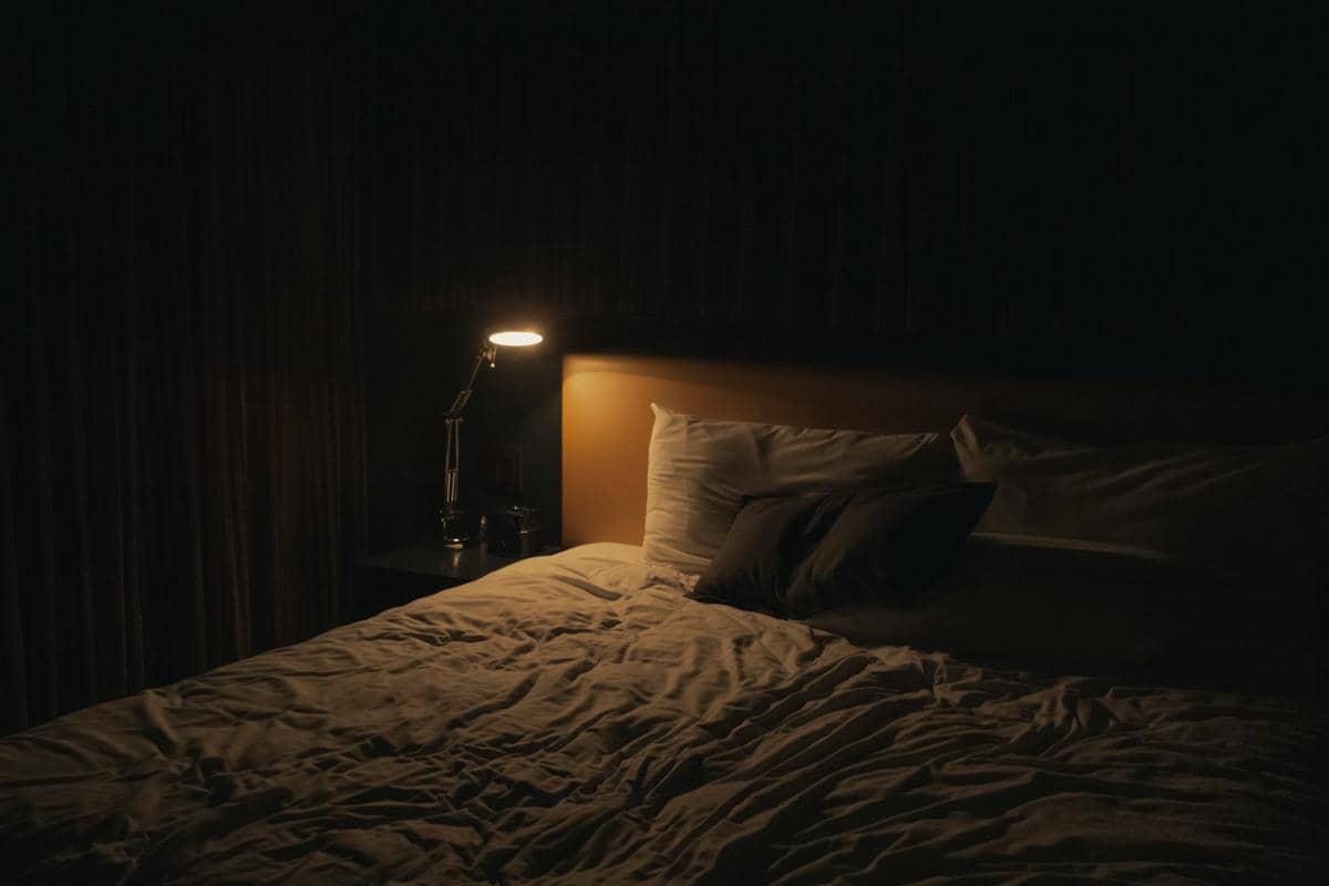 Ilustrasi lampu kamar (unsplash.com/Photo by Jp Valery)