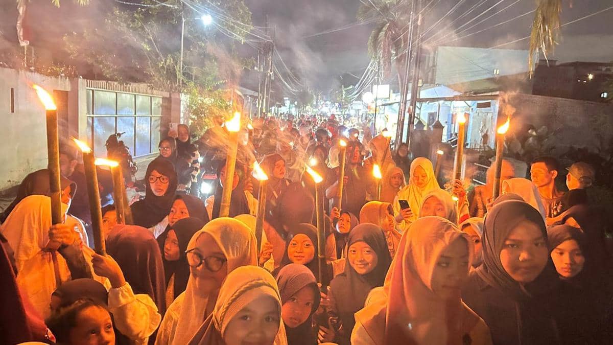 Obor, Takbir dan Semangat Gen Z Penjaga Tradisi yang Nyaris Punah
