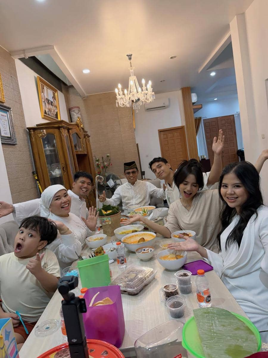 Potret keluarga artis rayakan Idul Adha 2026 (instagram.com/fuji_an)