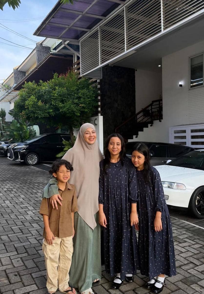 gaya ibu dan anak saat merayakan Idul Adha