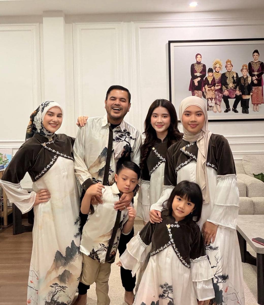 gaya ibu dan anak saat merayakan Idul Adha