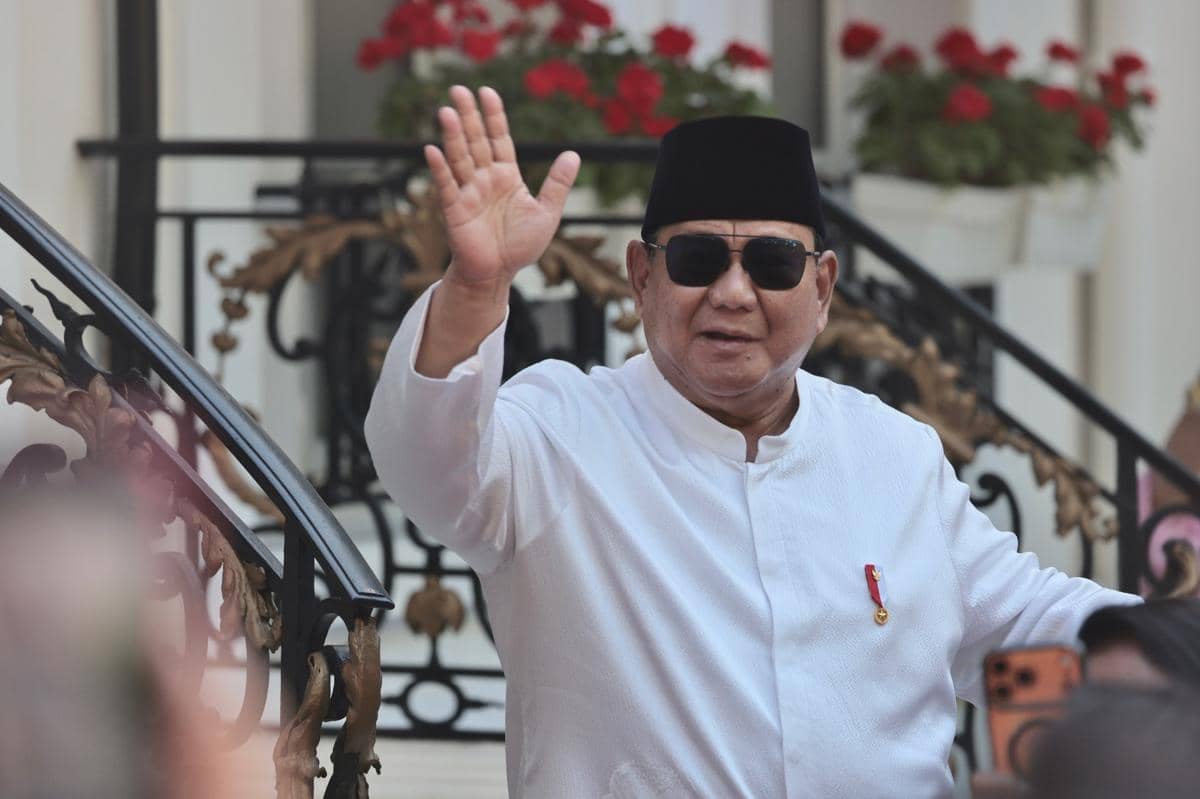 Presiden Prabowo melaksanakan Sholat Ied di Wisma KBRI Paris, Prancis. 