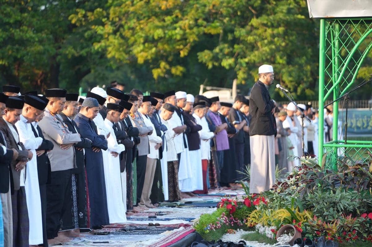 Munafri-Aliyah Salat Idul Adha Bersama Ribuan Warga di Karebosi
