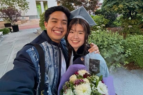 7 Potret Jerome Polin Hadiri Wisuda Gracia Caroline di Amerika