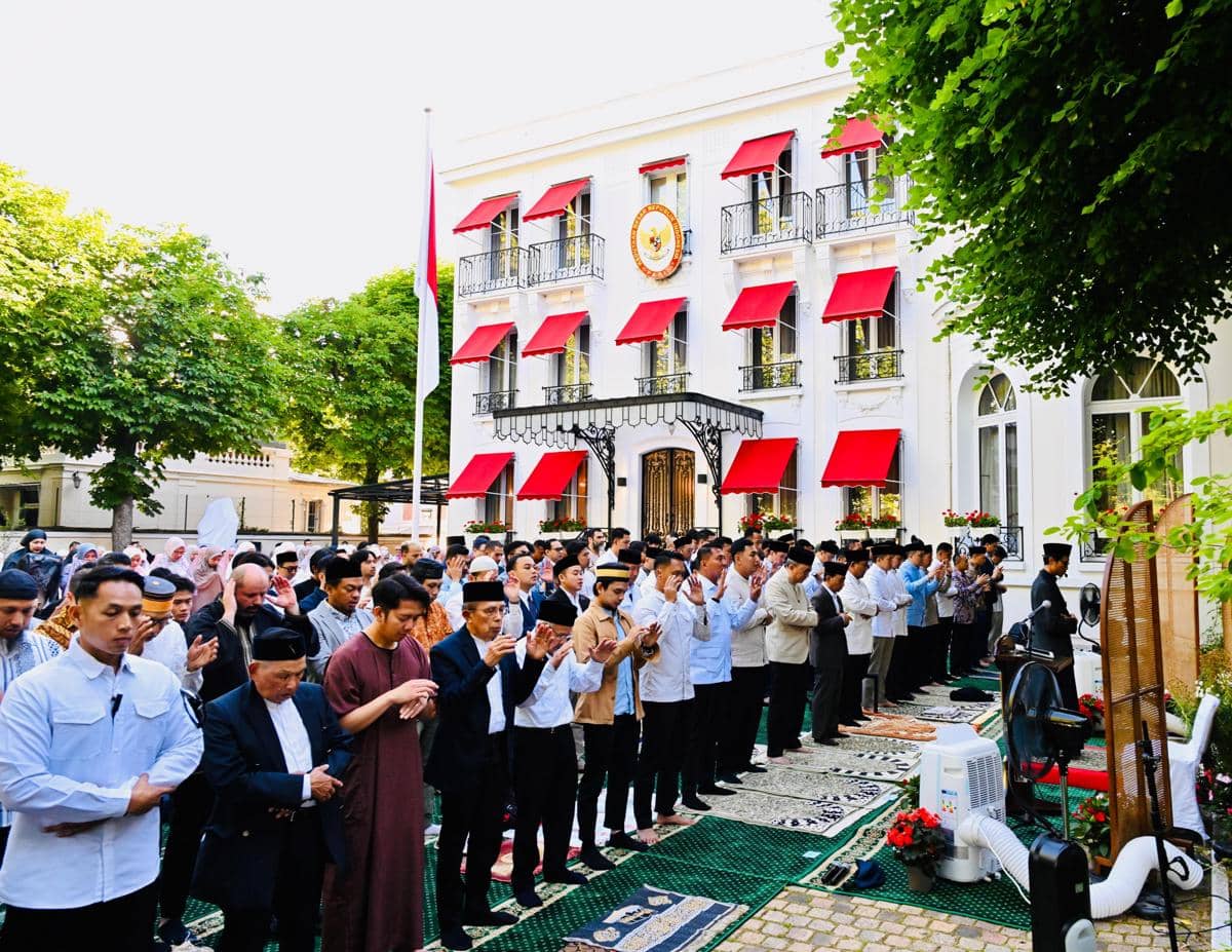 Momen Prabowo Salat Idul Adha 1447 H Bareng Diaspora Paris