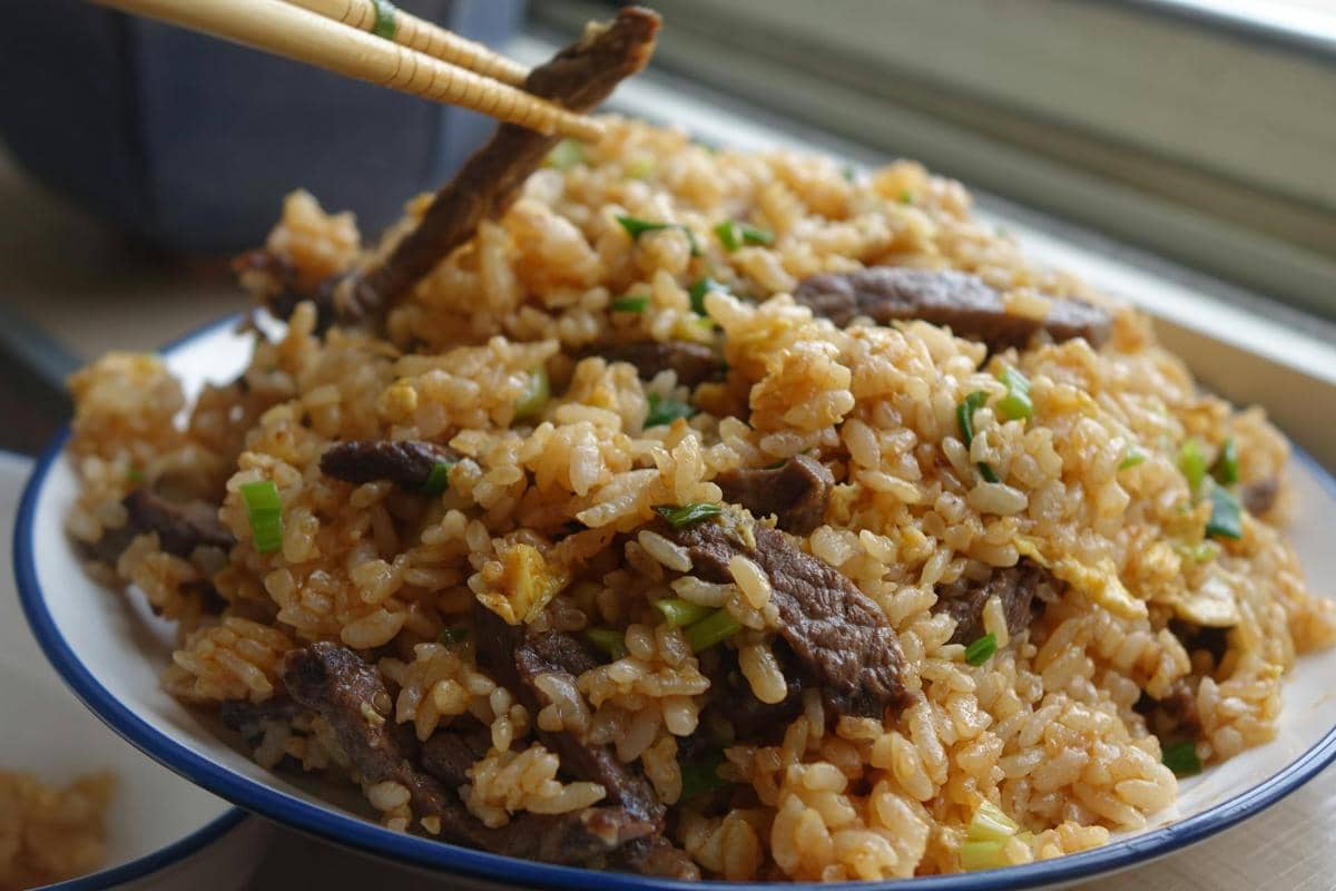 ilustrasi nasi goreng daging sapi saus tiram