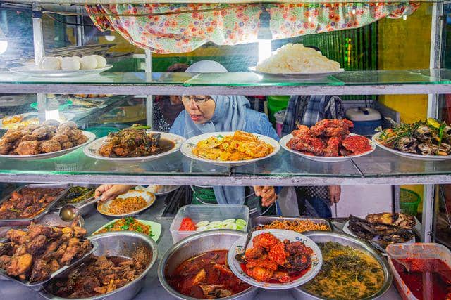 Ilustrasi menu di warung makan 