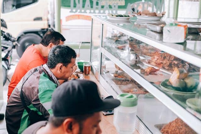 5 Alasan Bisnis Warung Makan Tetap Menjanjikan di Tengah Tren Kuliner