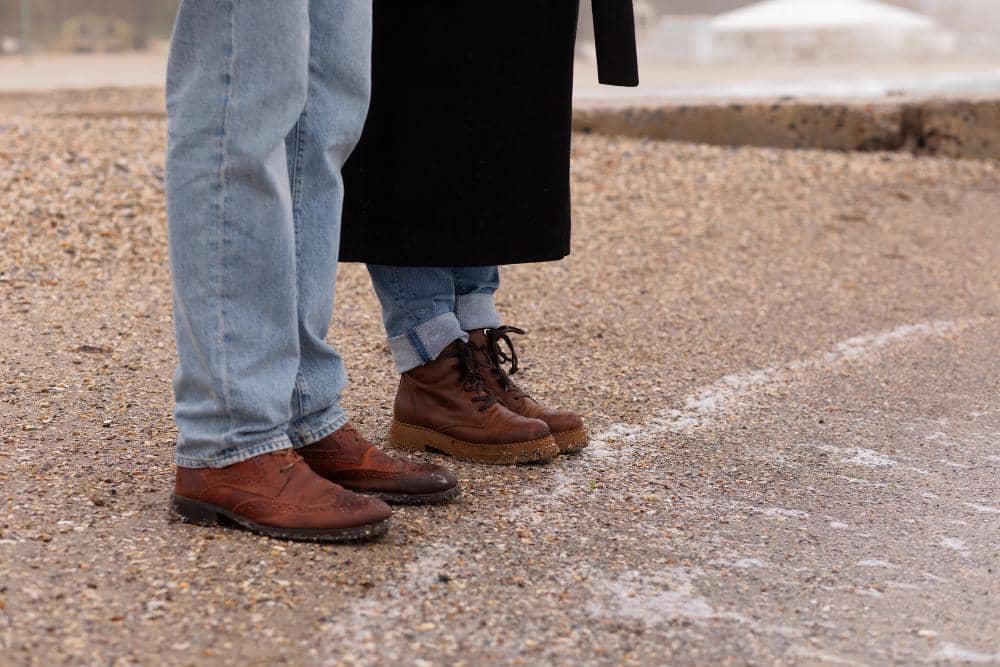 ilustrasi leather boots