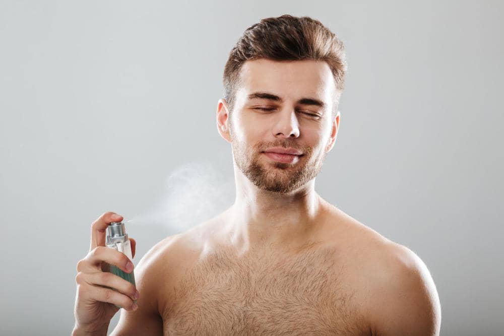 ilustrasi cowok pakai parfum