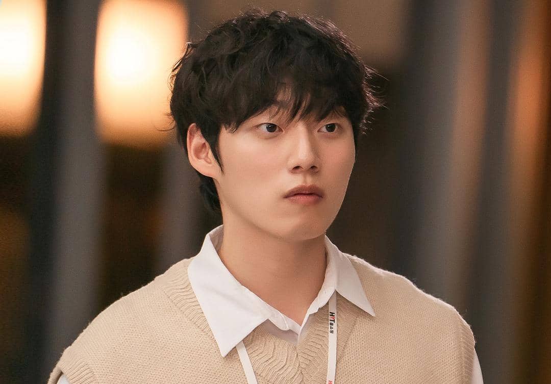 Yoon Jae Chan di drama Sold Out on You