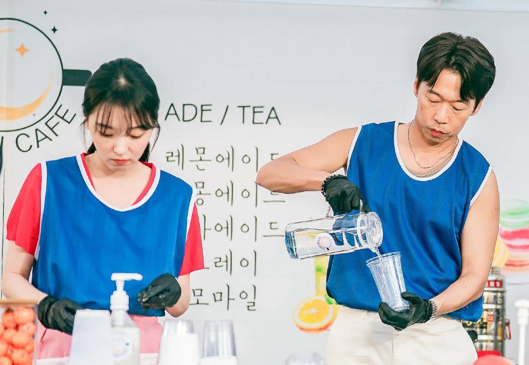 Jo Woo Ri dan Yoon Byung Hee di drama Sold Out on You