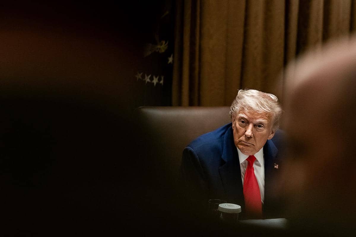 Trump Ancam Serang Oman jika Dukung Iran Kontrol Selat Hormuz