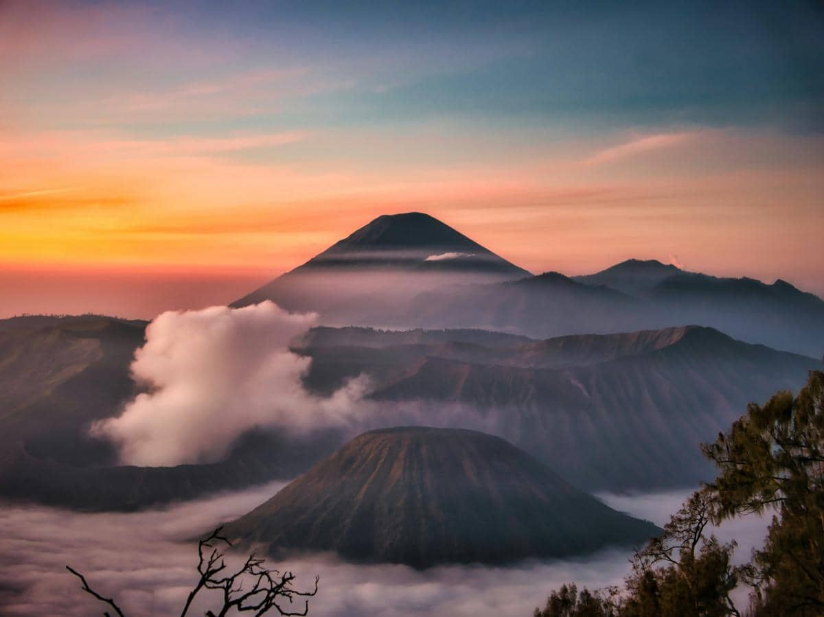 Potret sunrise di Gunung Bromo